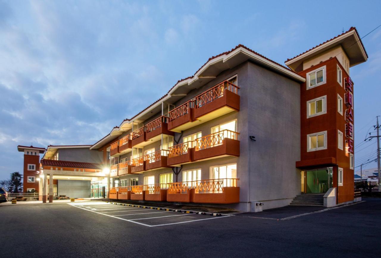 Jeju Tovice Condo Family Eksteriør bilde