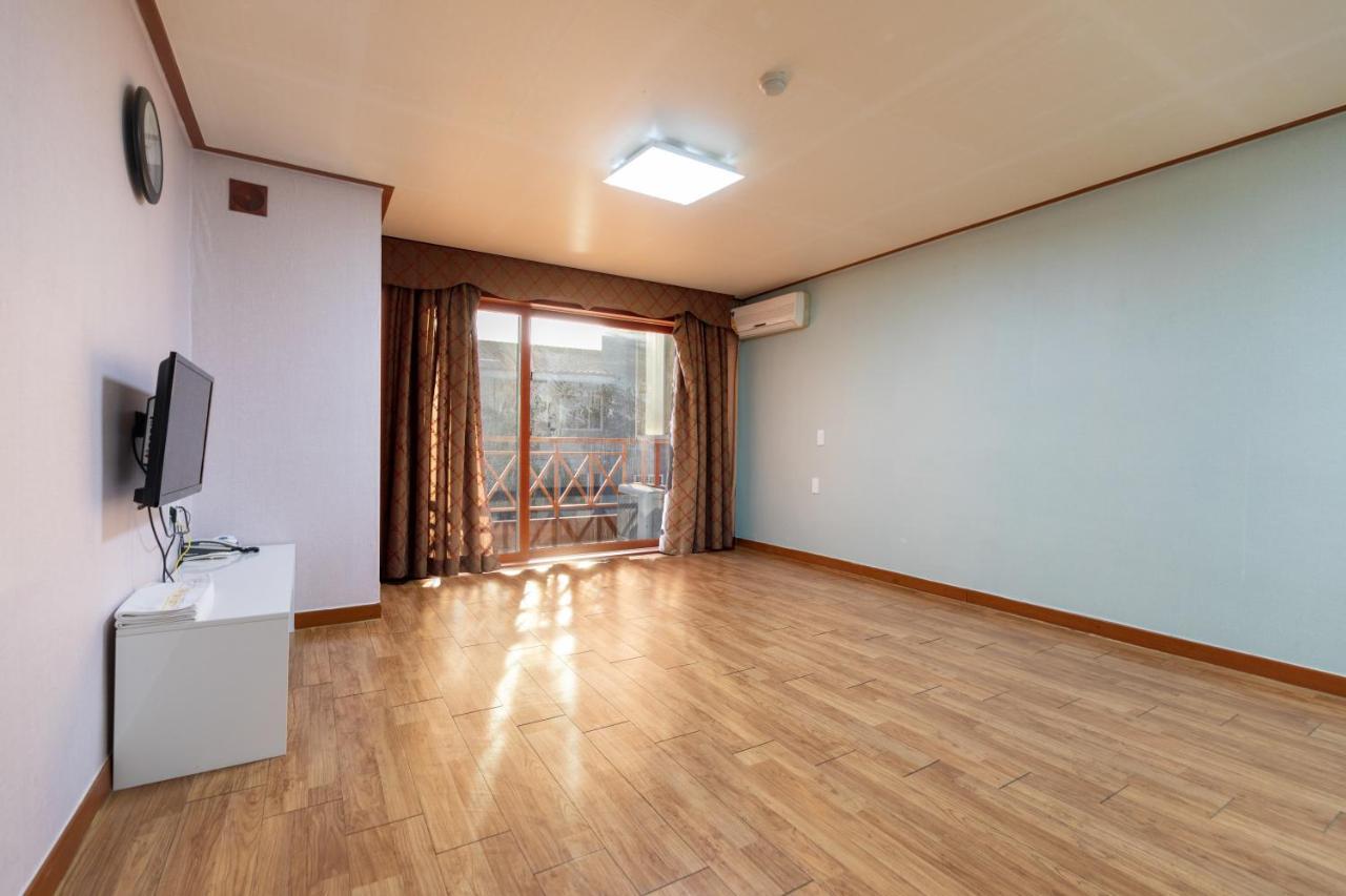 Jeju Tovice Condo Family Eksteriør bilde